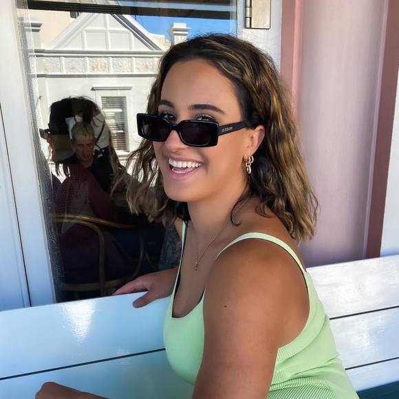 Meet your Posher, Zoe - Picture 1 of 1